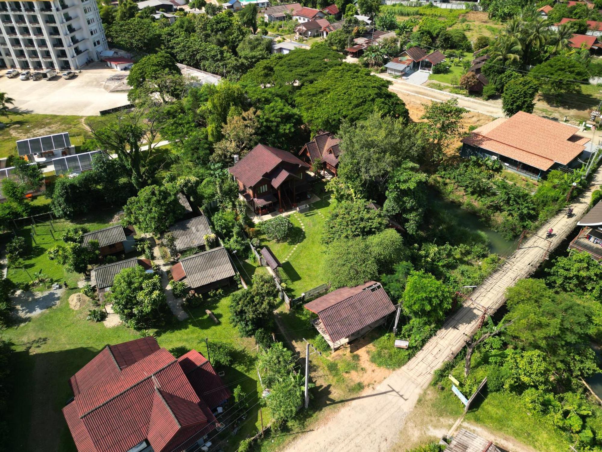 Namsong Bridge Bungalows Ванг-Виенг Экстерьер фото